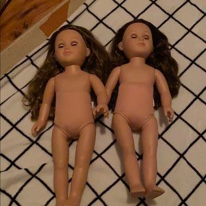 All items are included clothes shoes in both dolls